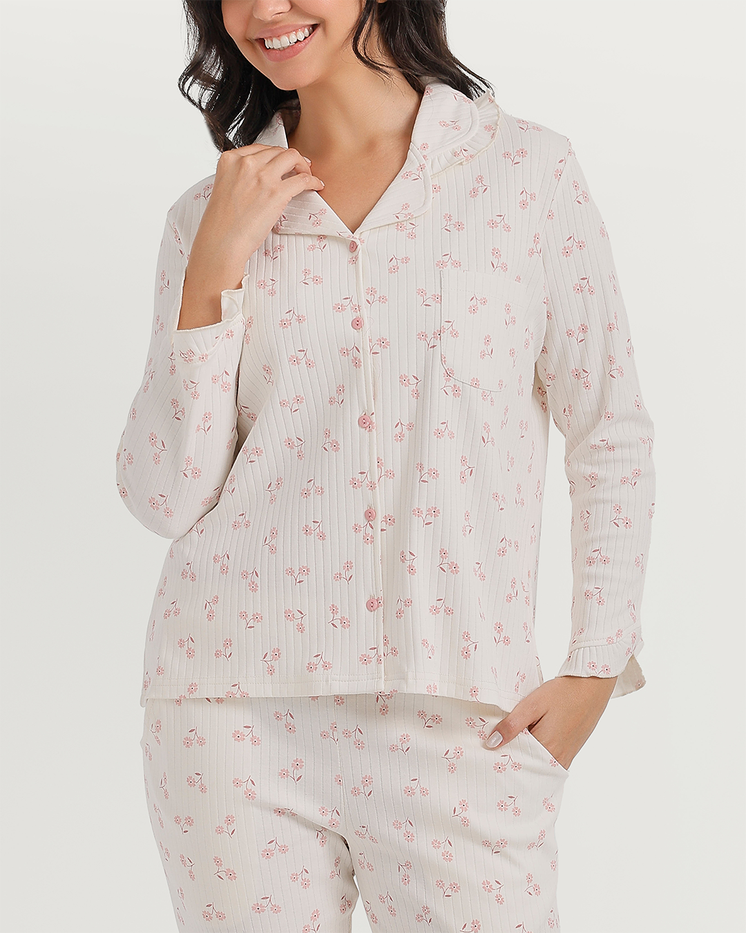 Women's pajamas with boutons printed on fleurs