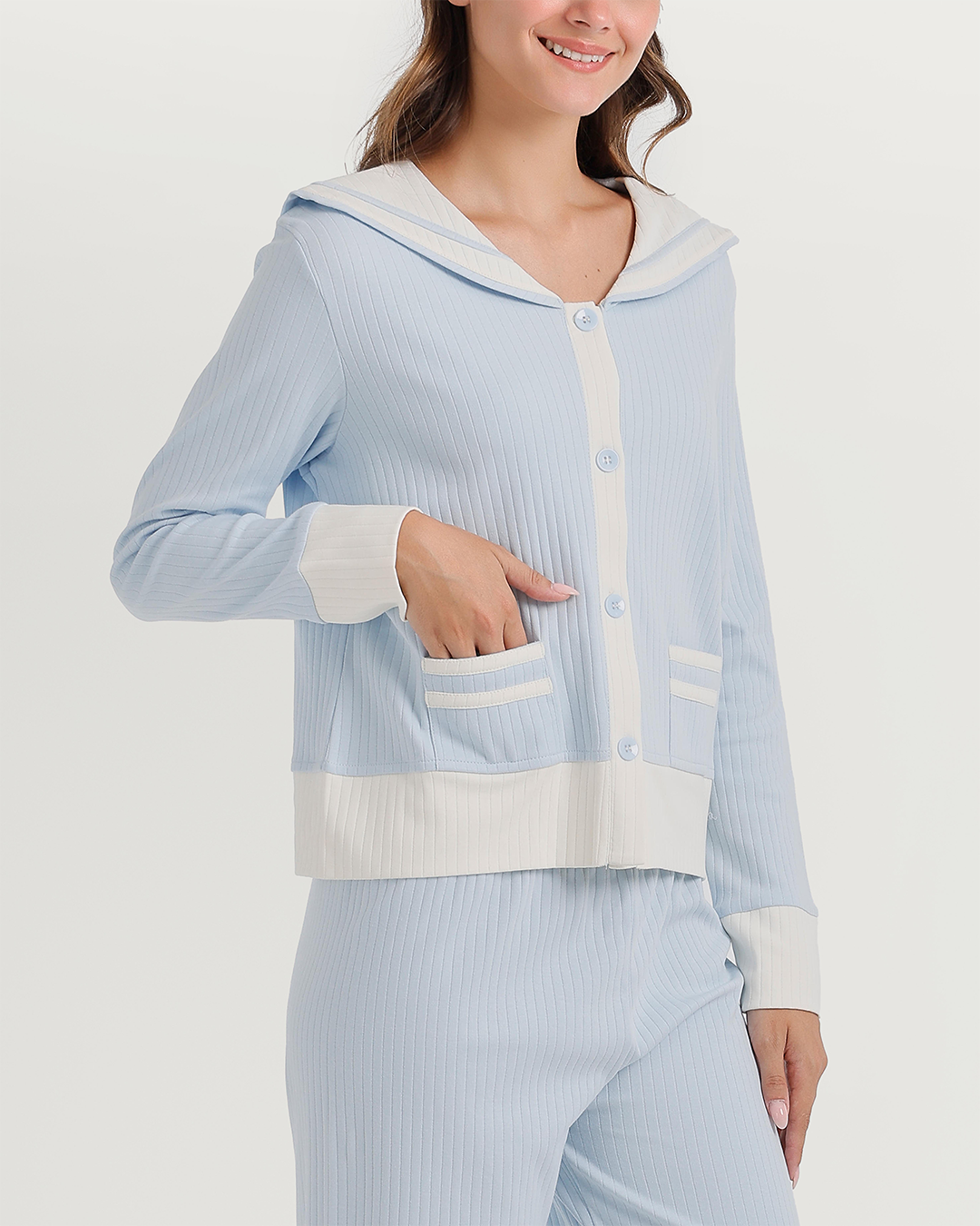 Women's pajamas on their boutons