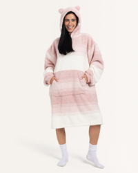 بطانيه باكمام و كابيشوه القطه الصغيره