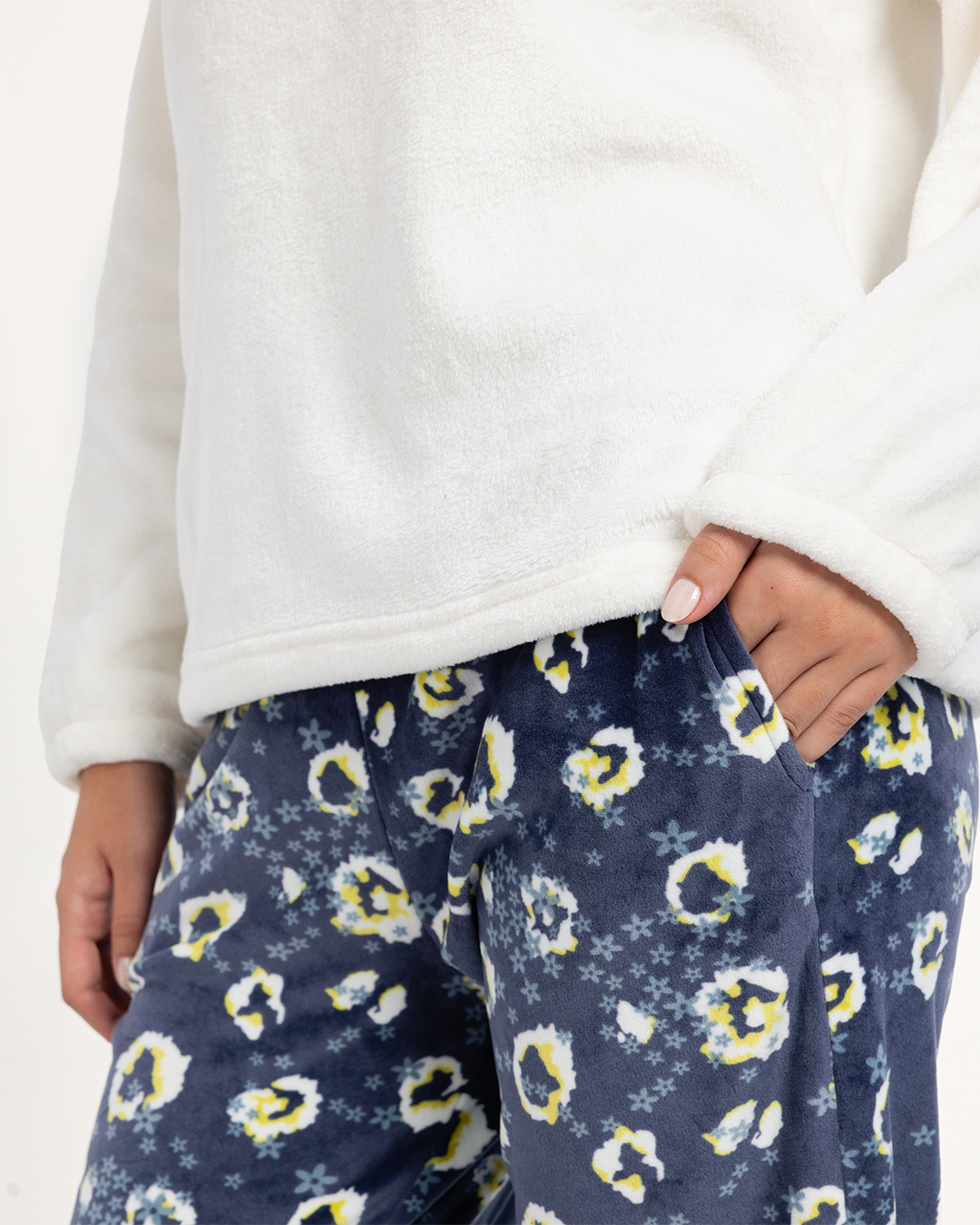 بيجاما قطيفه تايجر