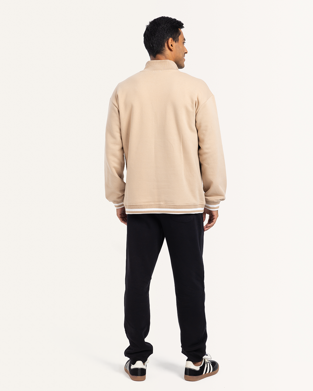 بيجاما رجالى بكم و قصه عند الصدر