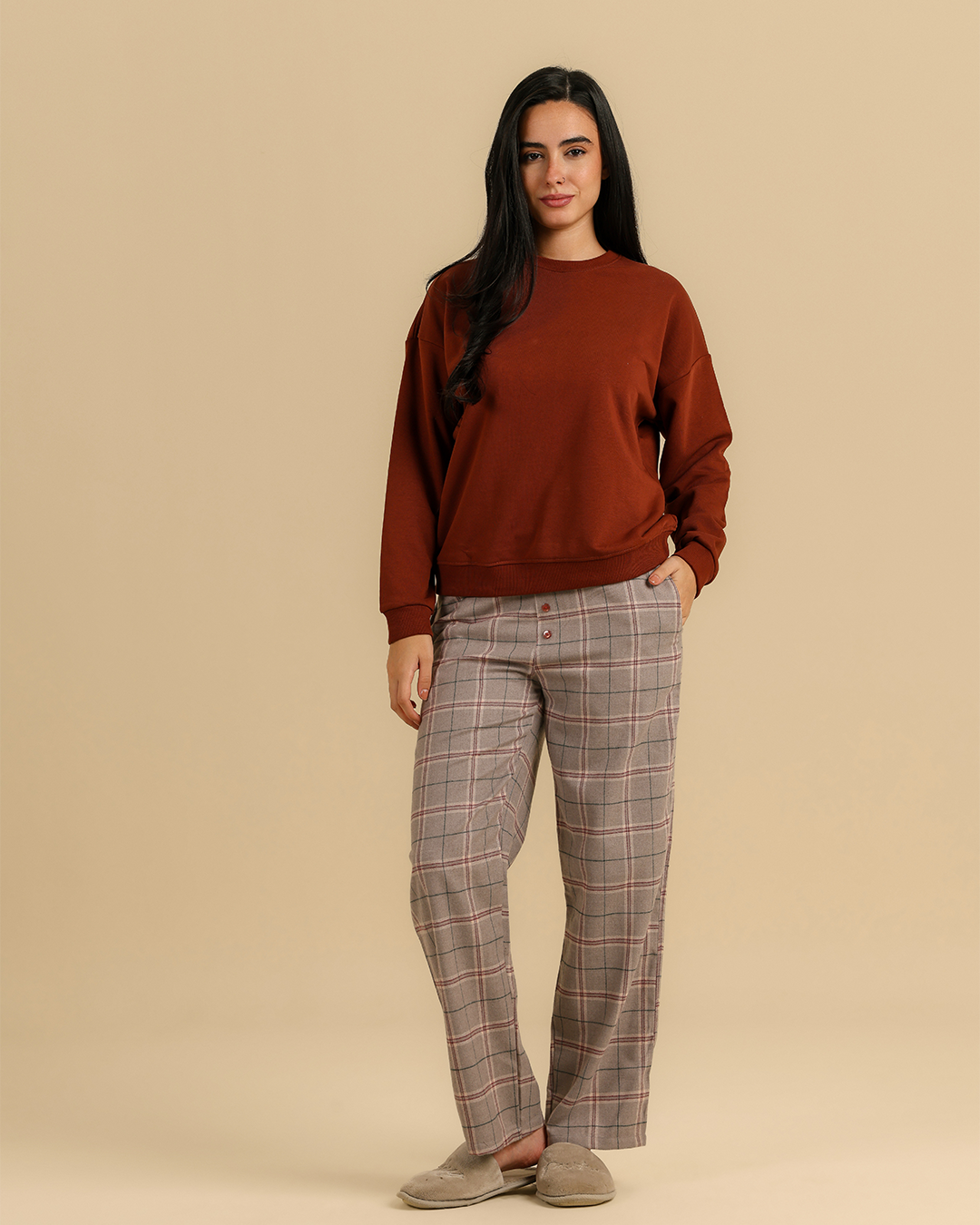 Women's Oversized Sweatshirt with Plaid Pants
