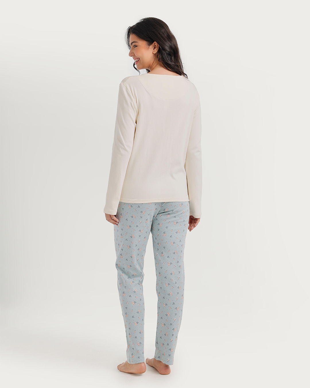 Pajamas with floral print and lace edges