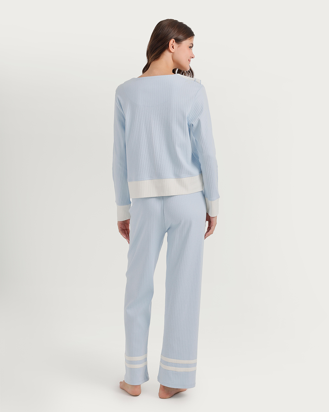 Women's pajamas on their boutons