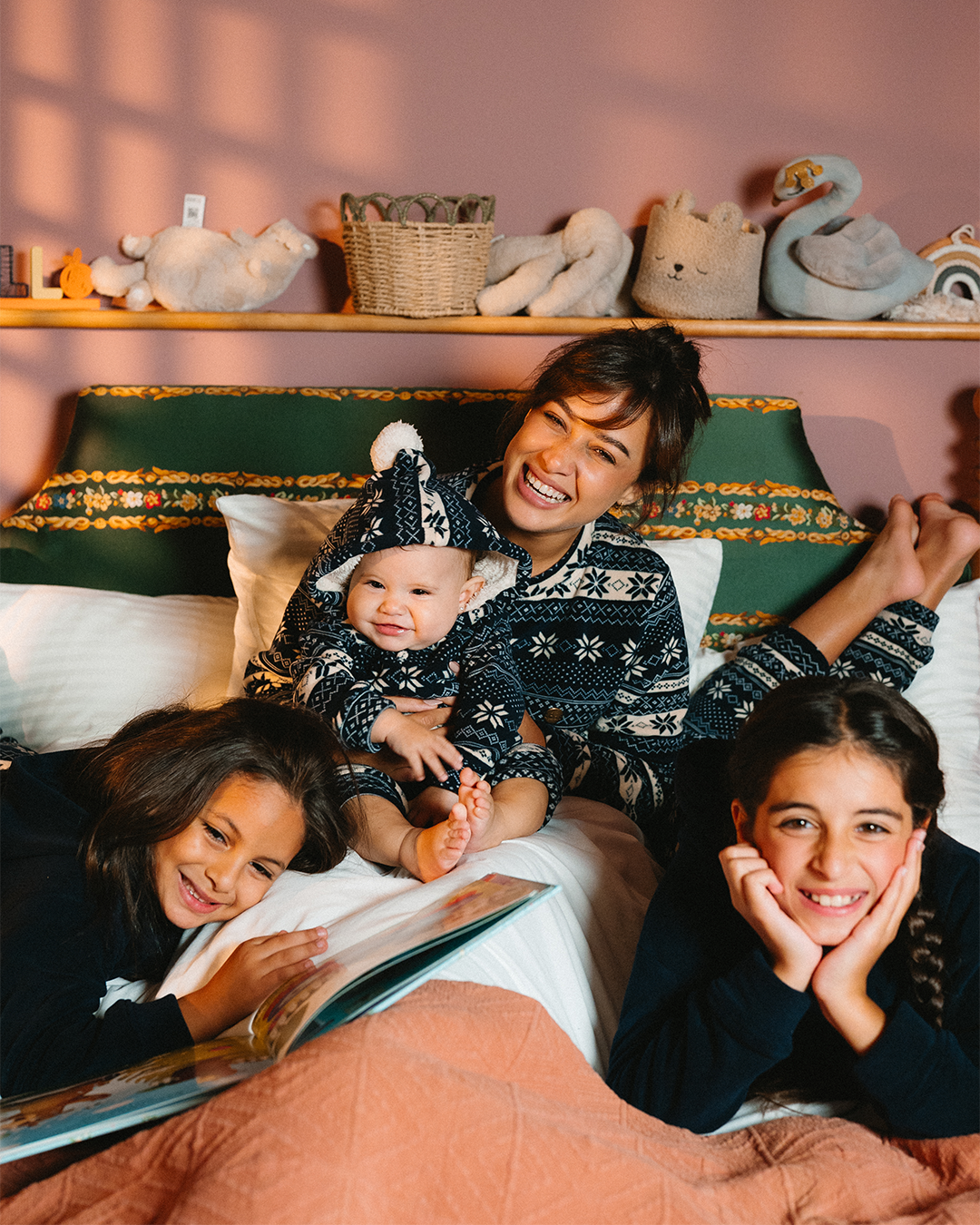 بيجاما قطيفه إجازات سعيدة