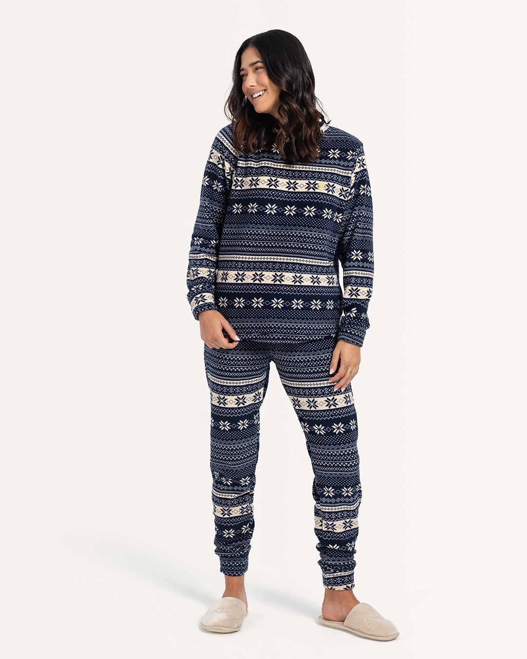 بيجاما قطيفه إجازات سعيدة