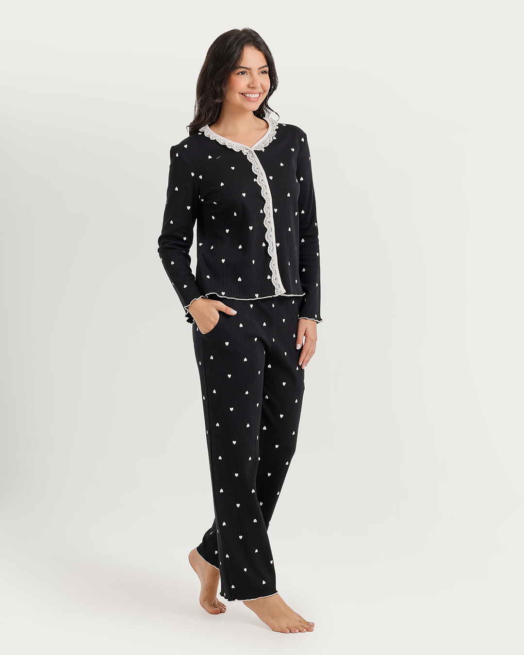 Women's pajamas with lace-up boutons