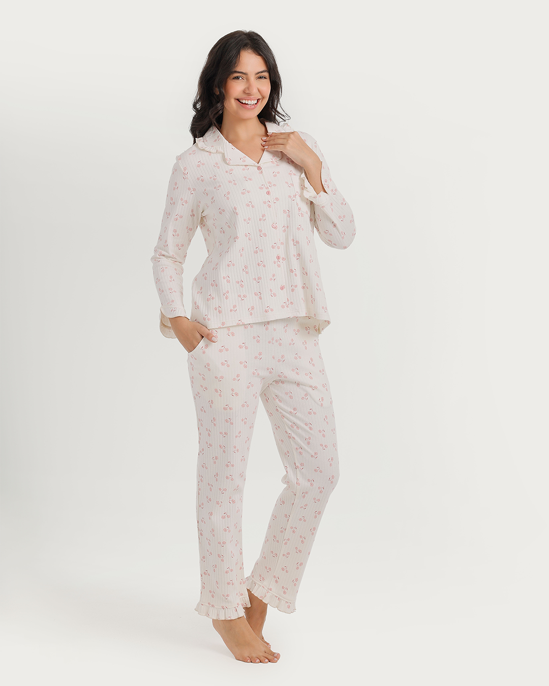 Women's pajamas with boutons printed on fleurs
