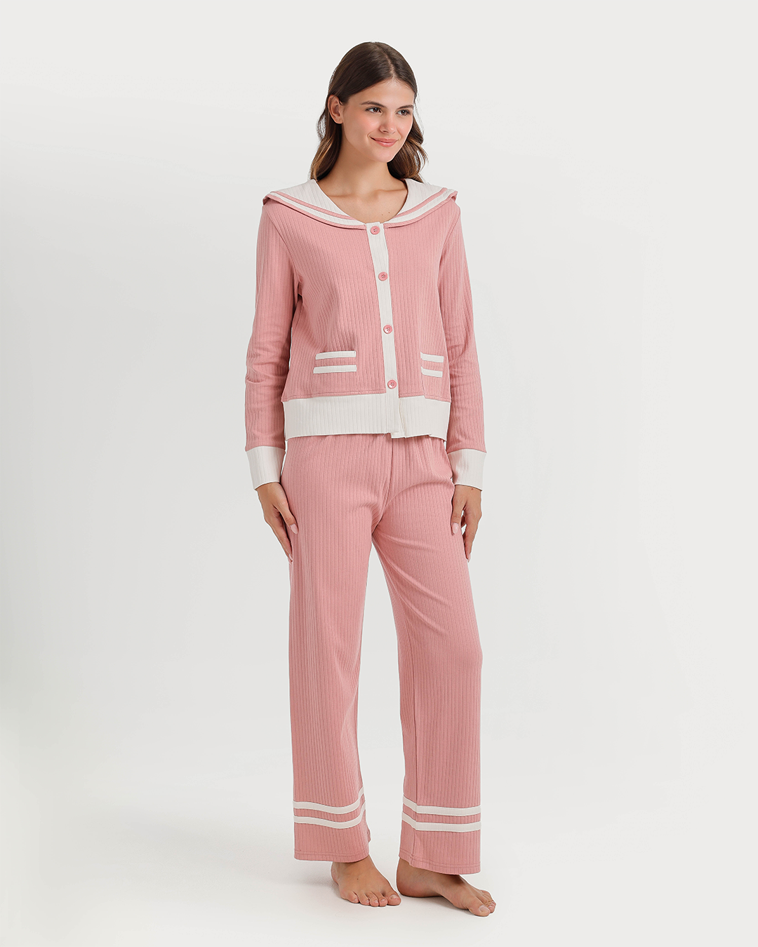 Women's pajamas on their boutons