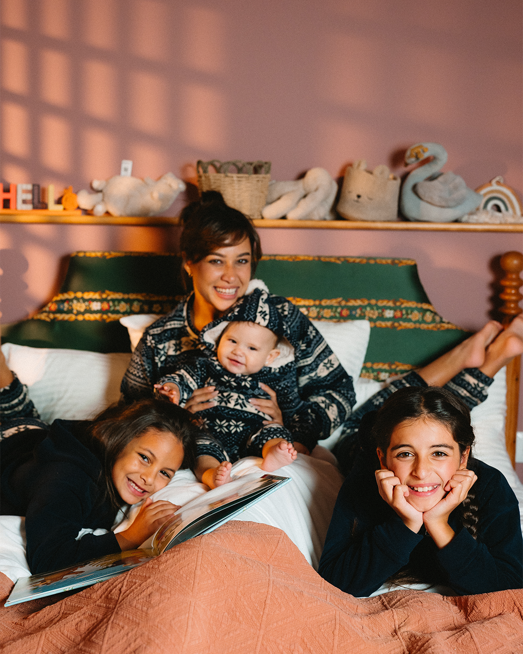 بيجاما قطيفه إجازات سعيدة