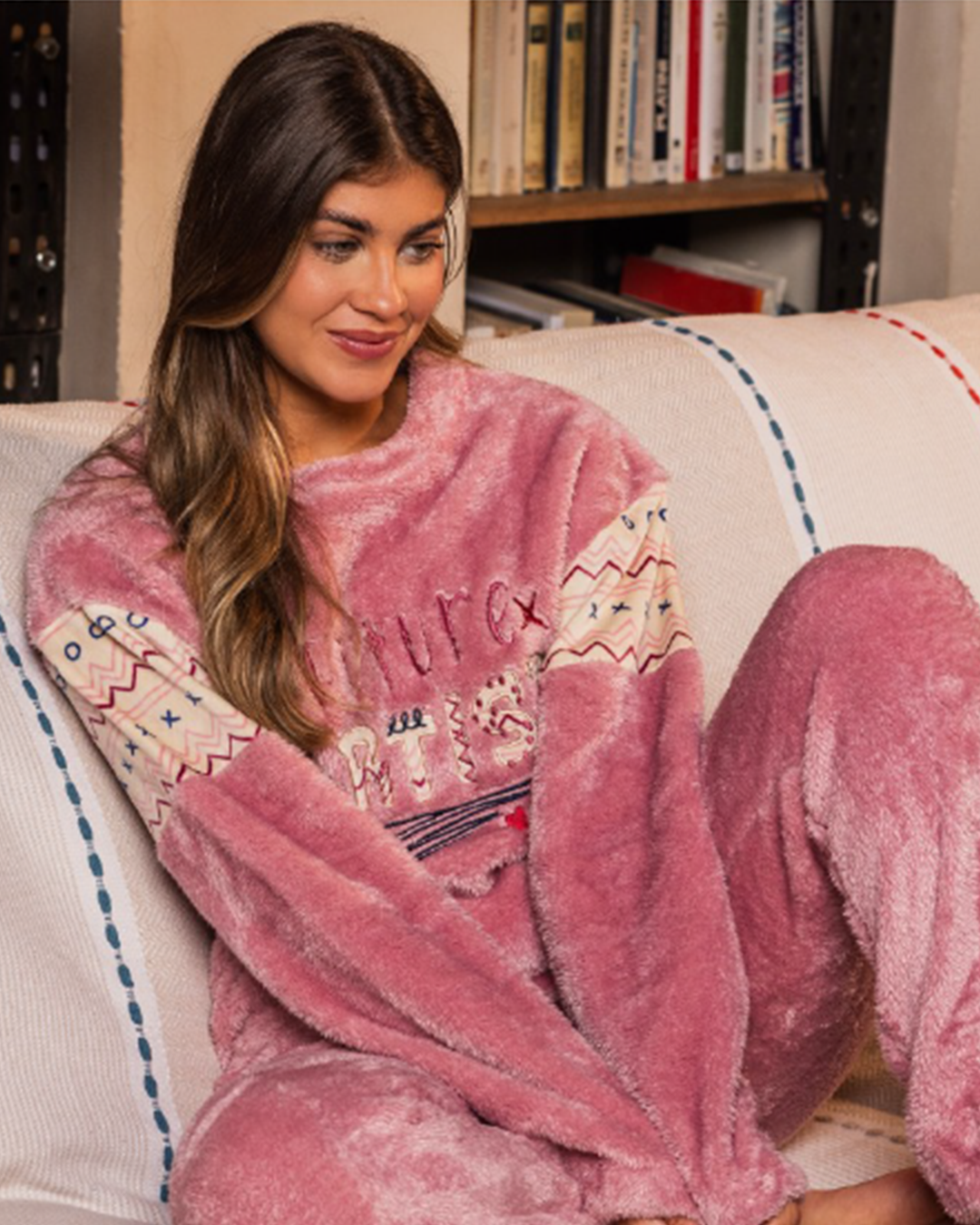 بيجاما حريمي منقوشة بنطلون