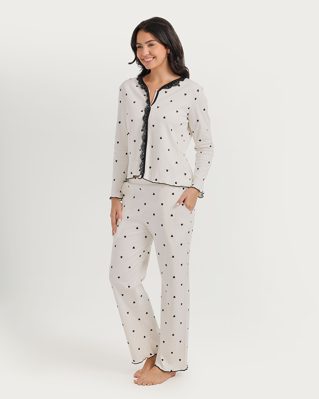 Women's pajamas with lace-up boutons