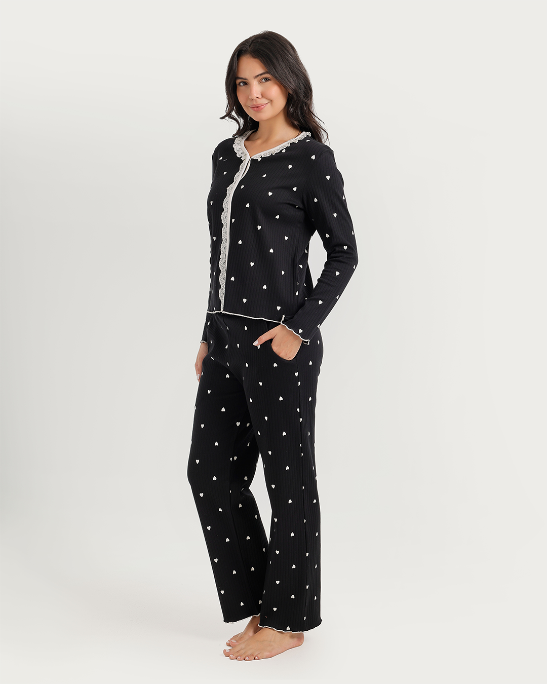 Women's pajamas with lace-up boutons