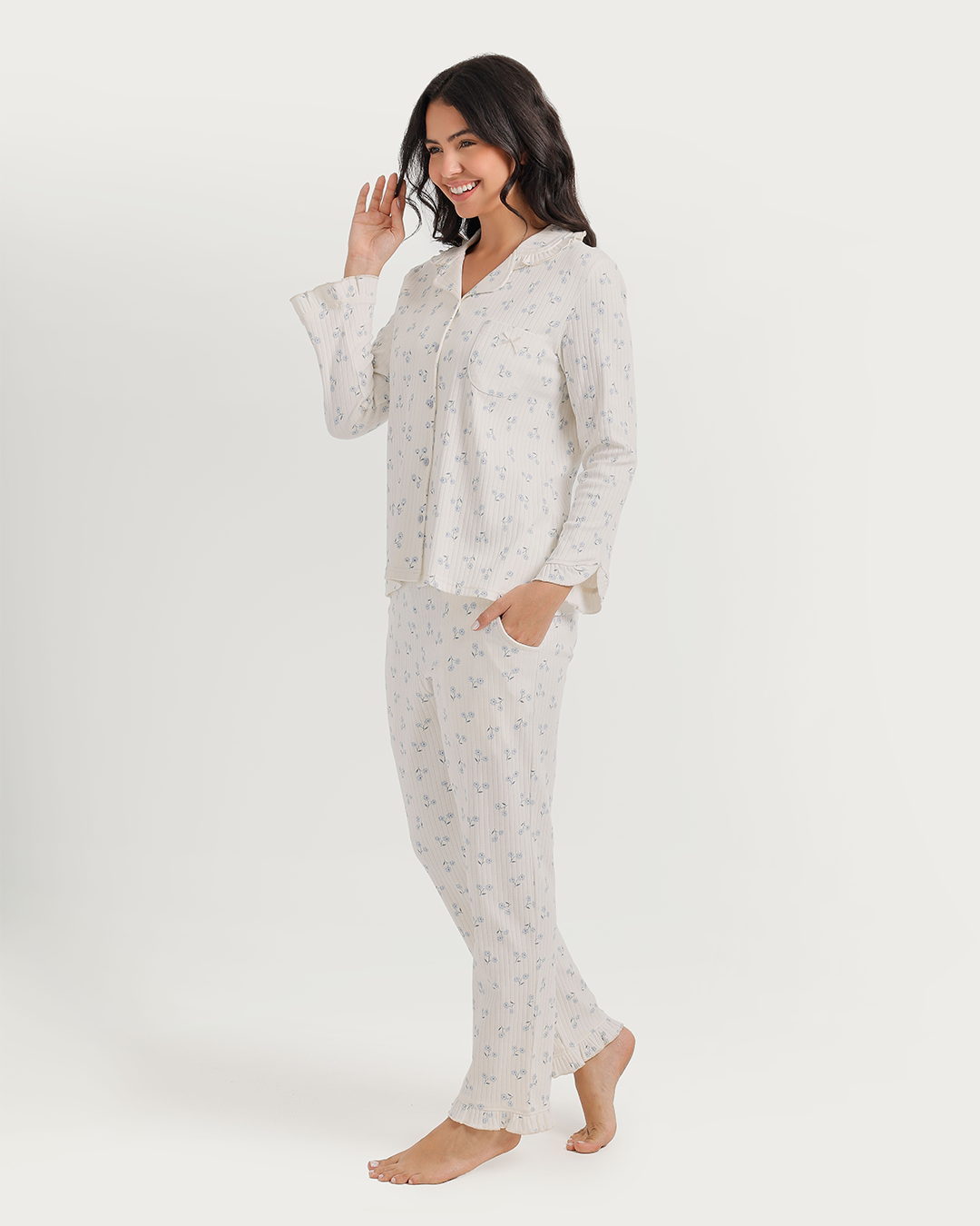 Women's pajamas with boutons printed on fleurs