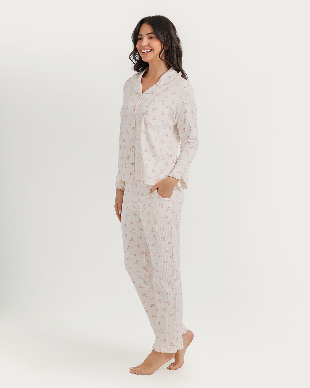 Women's pajamas with boutons printed on fleurs