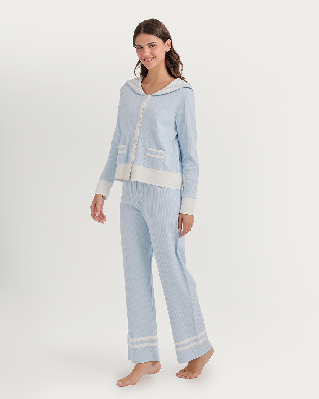 Women's pajamas on their boutons