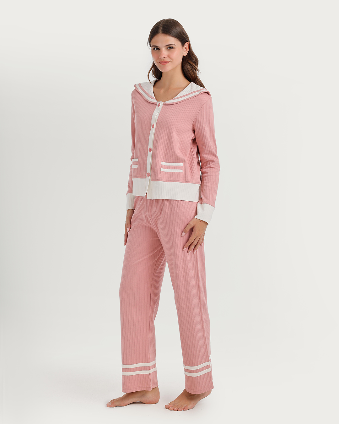 Women's pajamas on their boutons