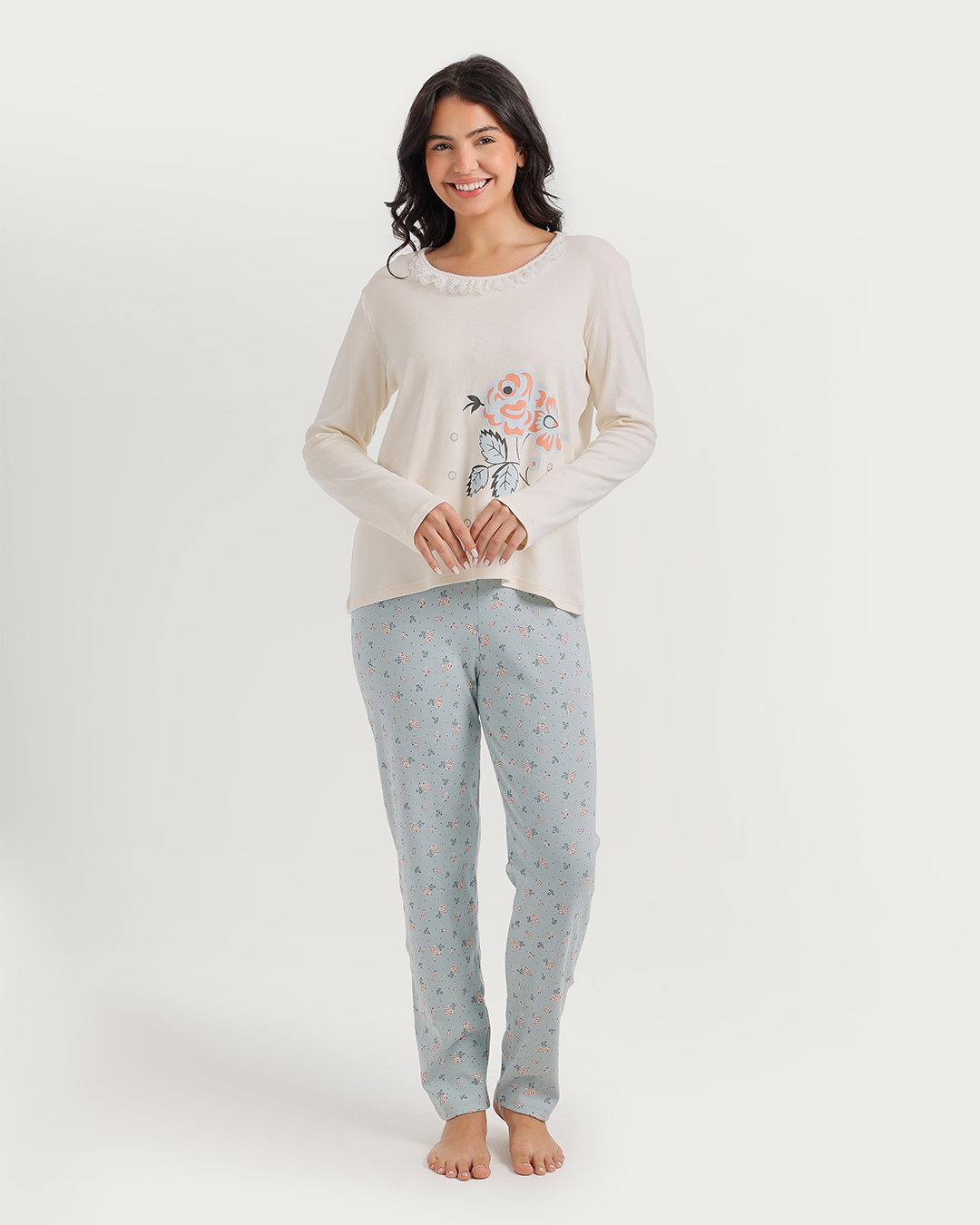 Pajamas with floral print and lace edges