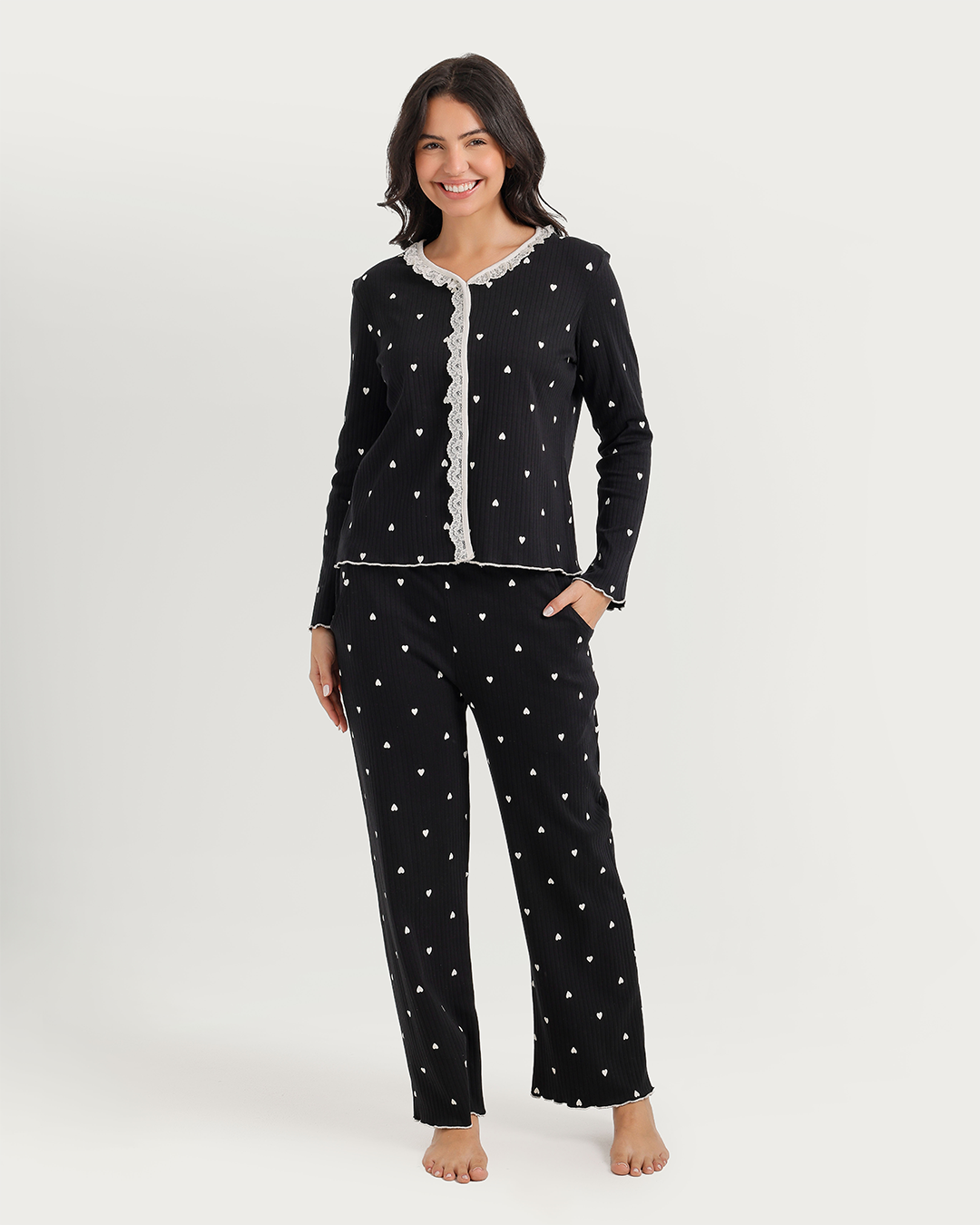 Women's pajamas with lace-up boutons