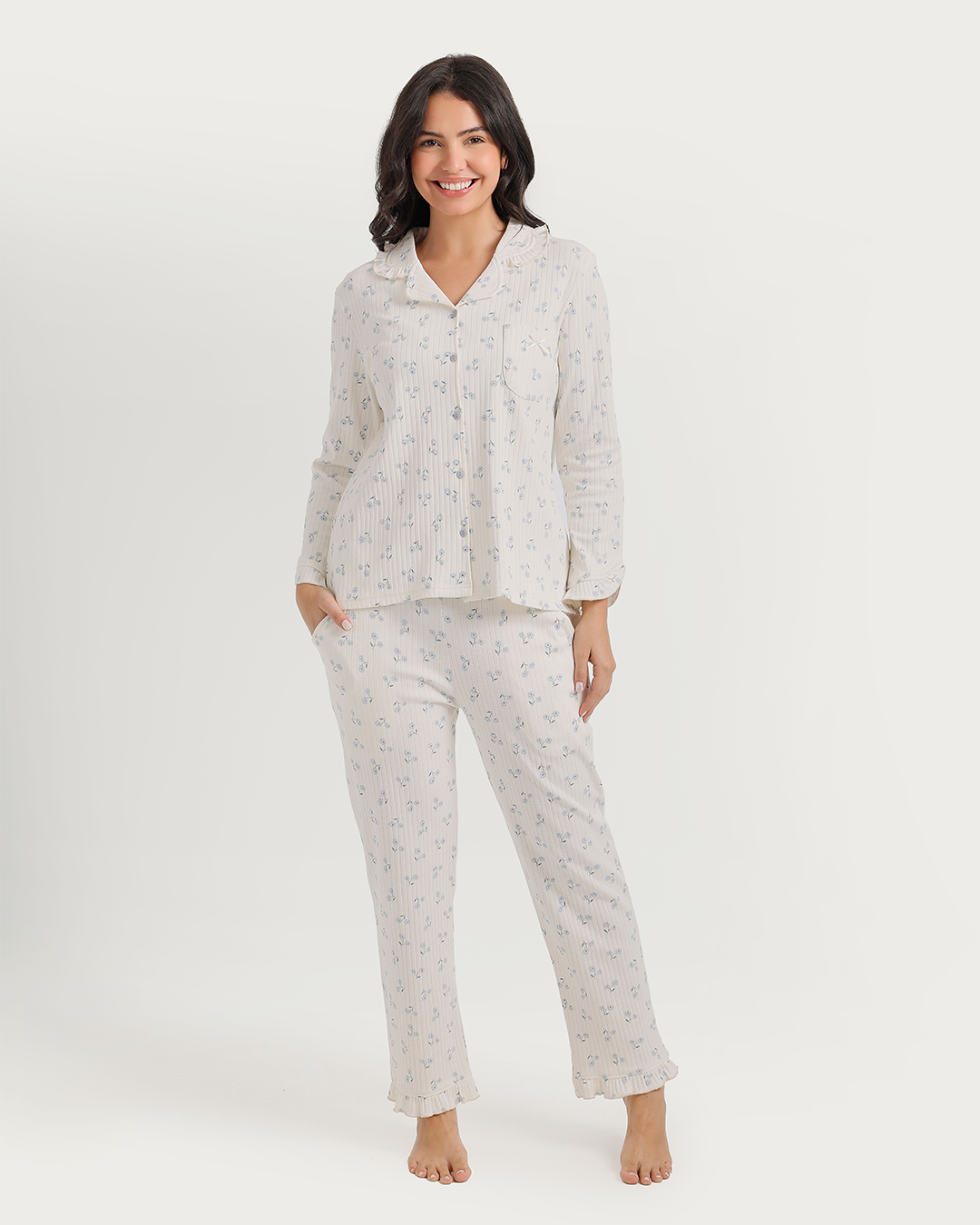 Women's pajamas with boutons printed on fleurs