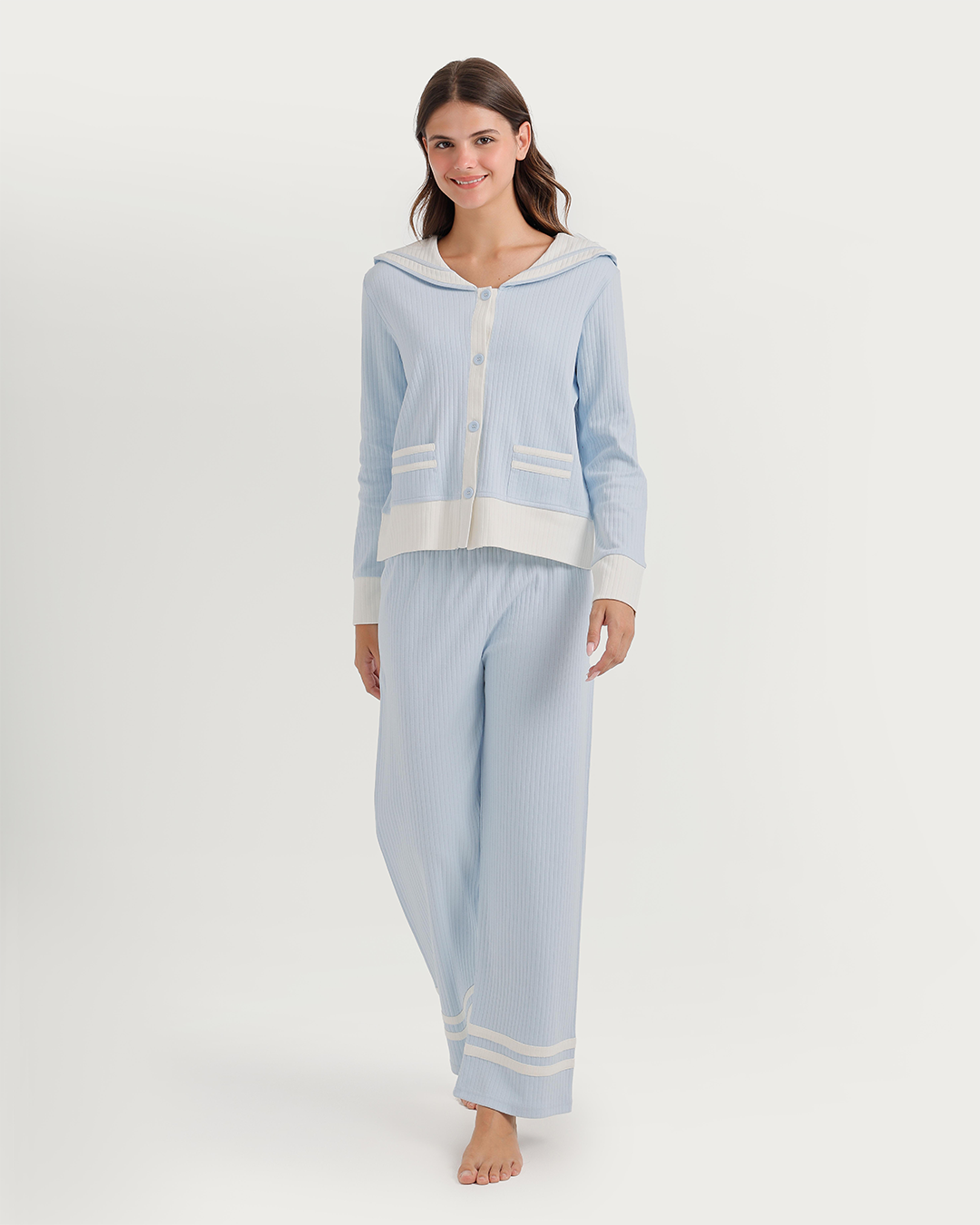 Women's pajamas on their boutons
