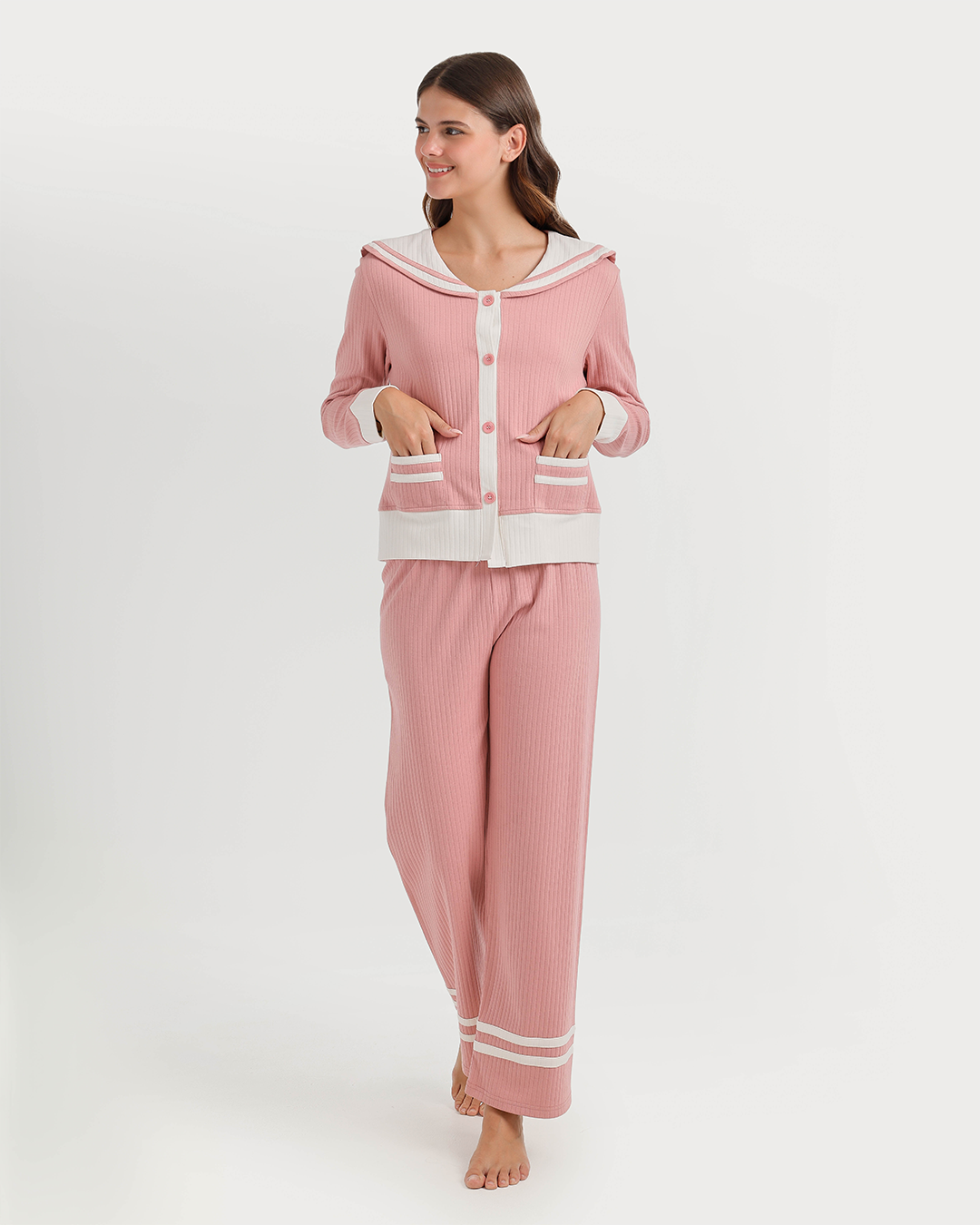 Women's pajamas on their boutons