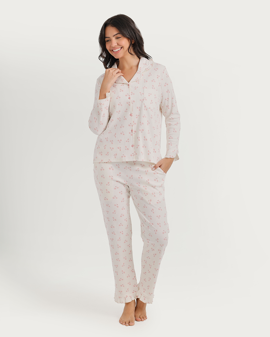 Women's pajamas with boutons printed on fleurs