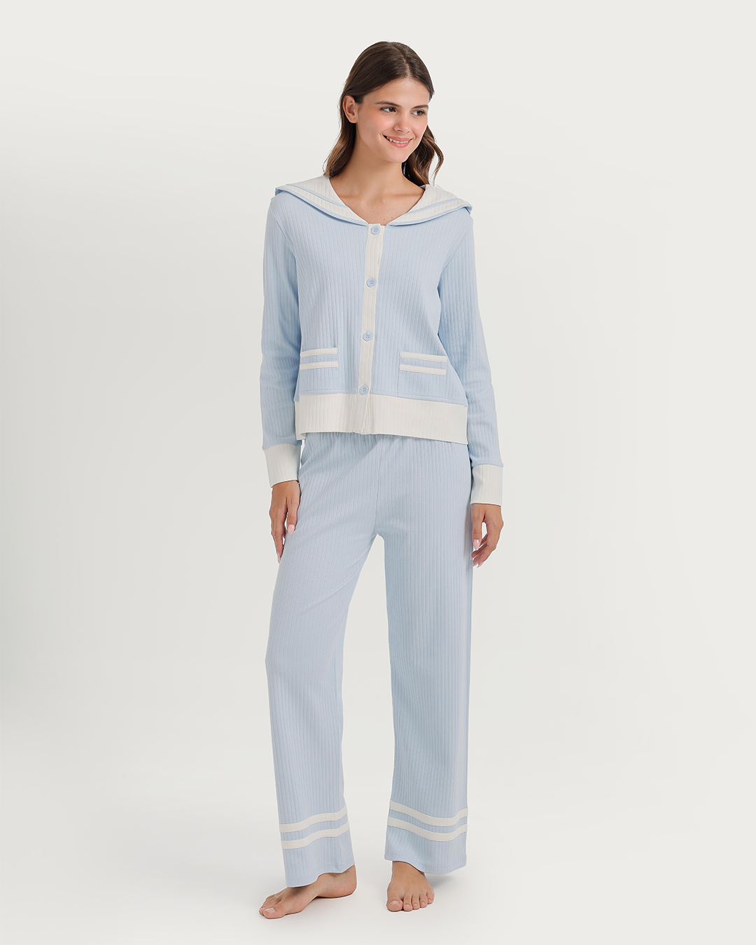 Women's pajamas on their boutons