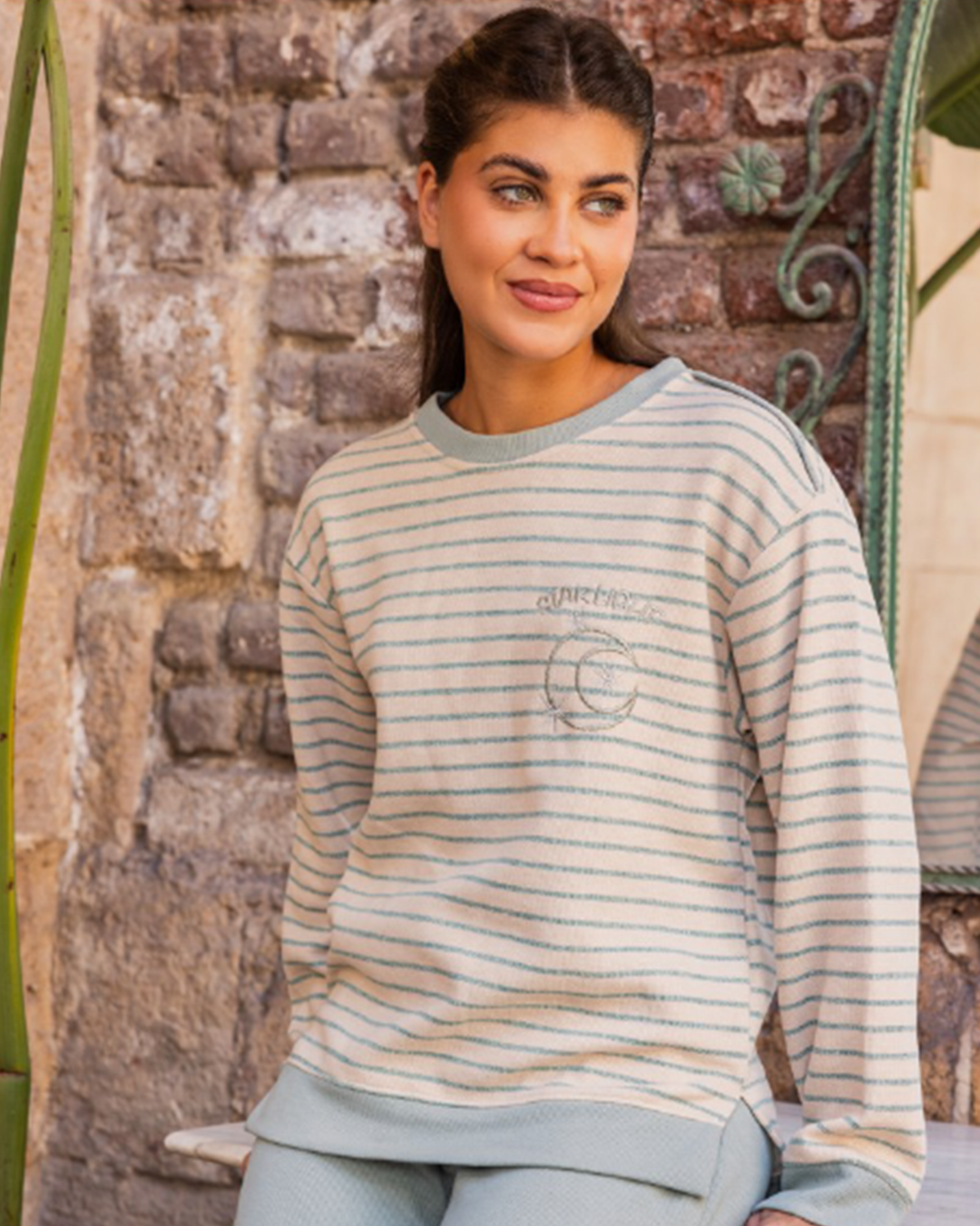 بيجاما حريمي مقلمة بنطلون