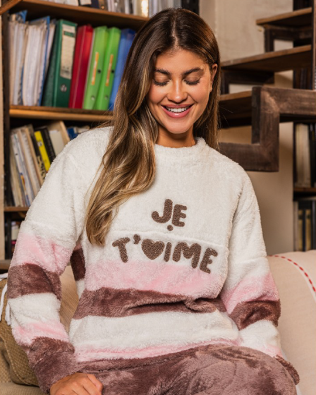 بيجاما حريمي مقلمة بنطلون