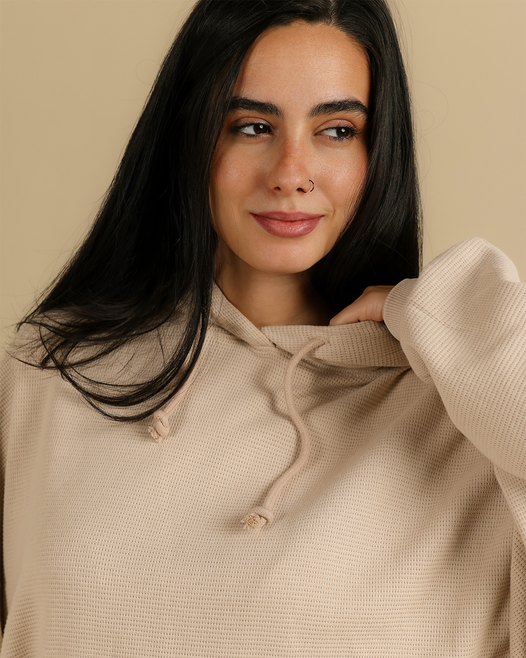 طقم حريمي ألوان كريمية دافئة