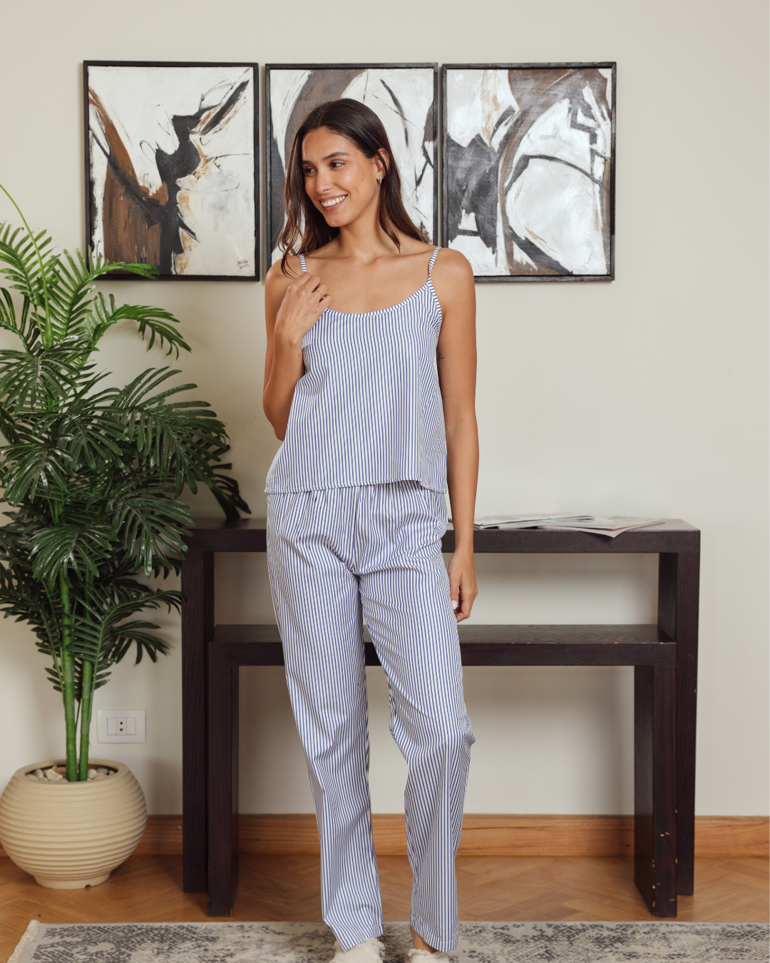 بيجاما حريمي حمالة و بنطلون مقلم