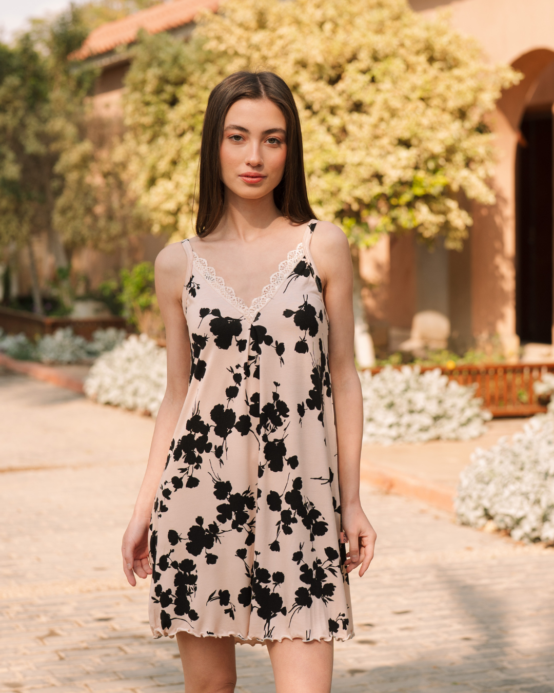 v قميص حماله ورد