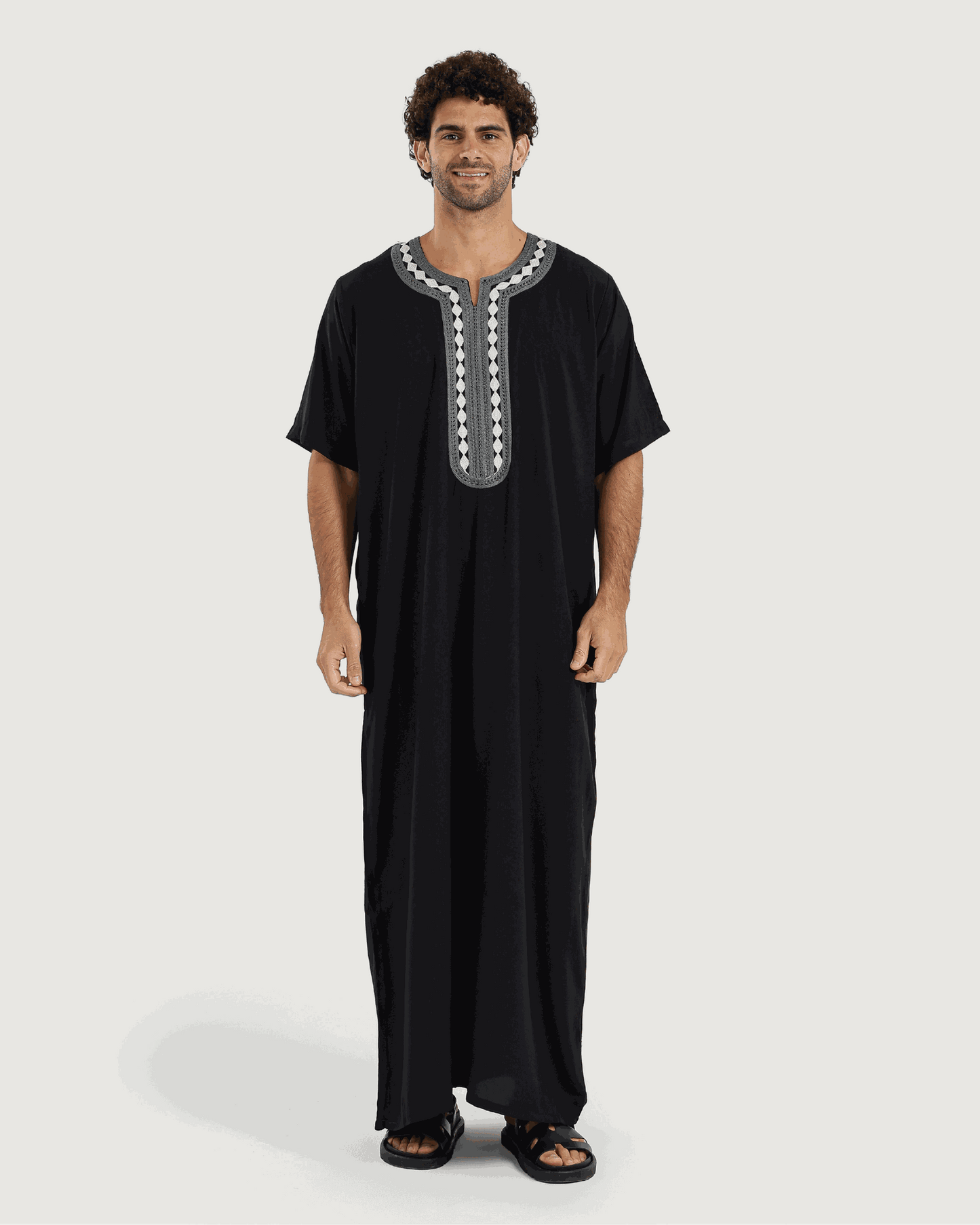 عبايه رجالي نص كم سادة مطرزة 02