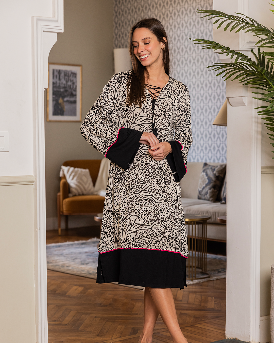 Women's short tiger shirt with tie on the chest, 3/4 sleeve, pattern print