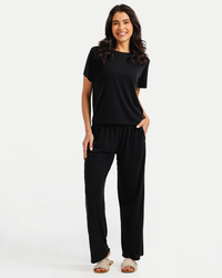 بيجامة حريمي مضلعة ناعمة بألوان ترابية