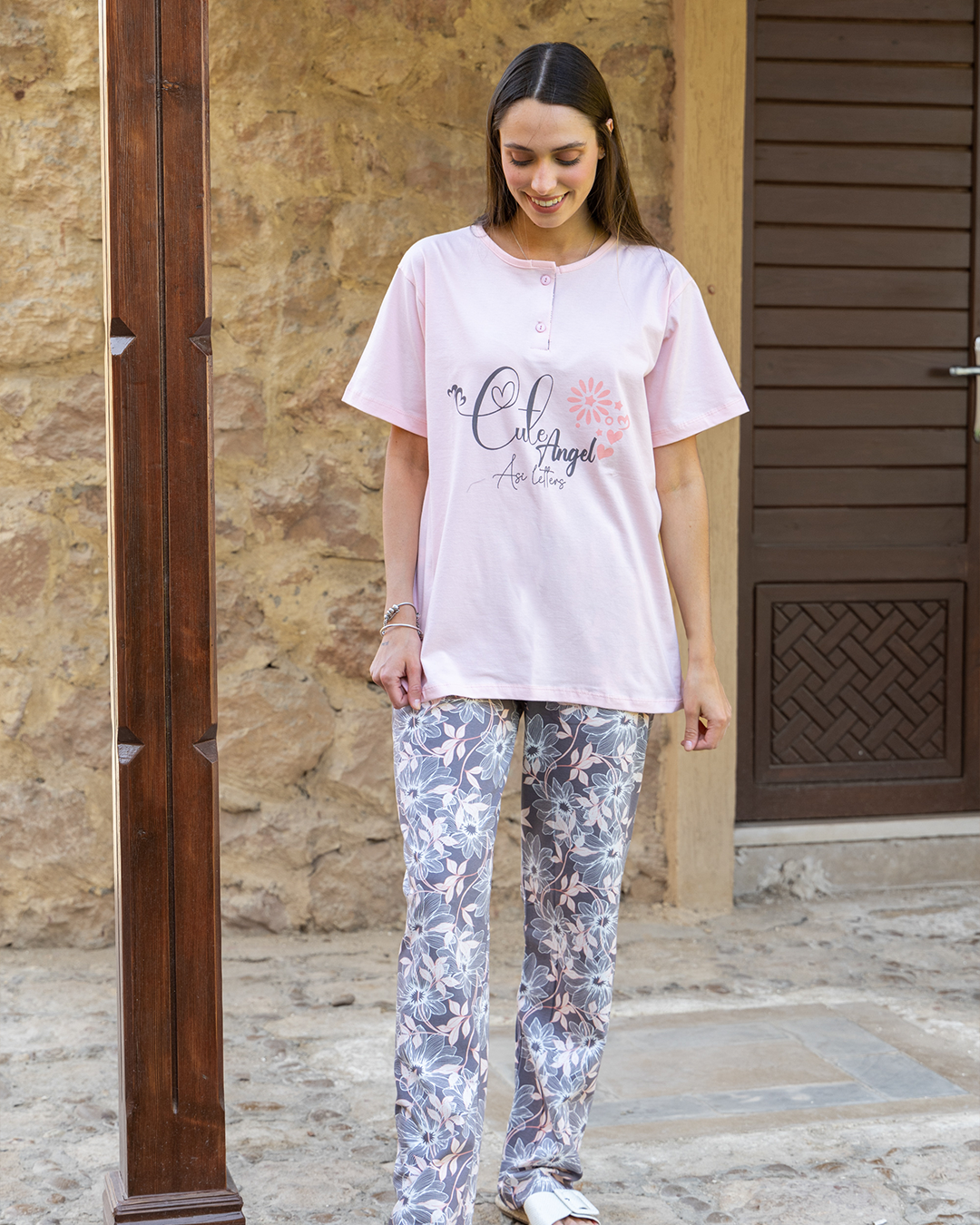 Women's pajamas, half sleeves, polo pants, and a flower