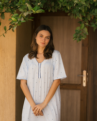 Women's long, half-sleeved shirt printed with heart buttons