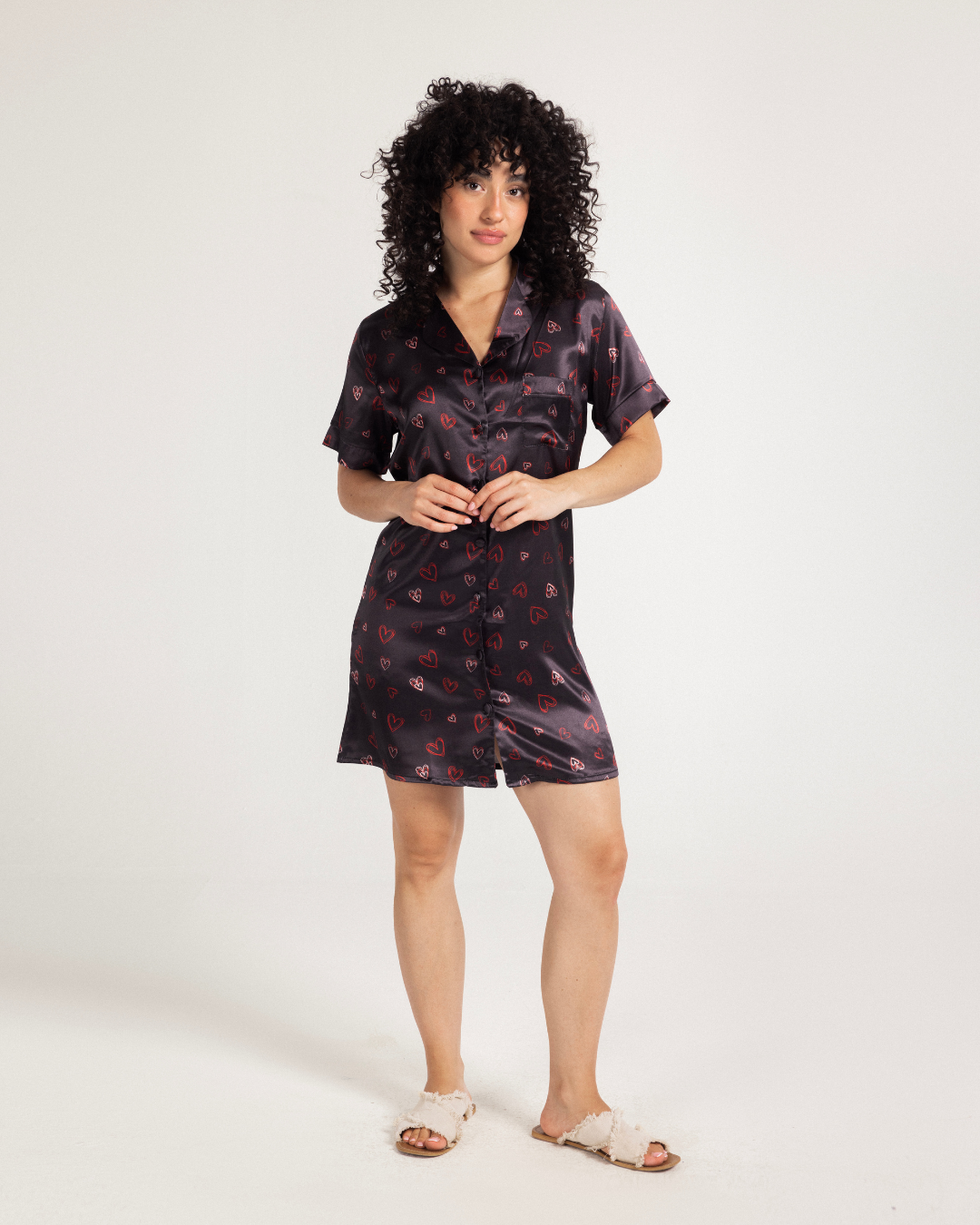 قميص حريمي ساتان بزراير أشكال