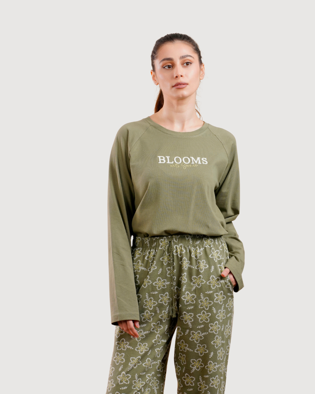 Women's pajamas with floral trouser sleeves