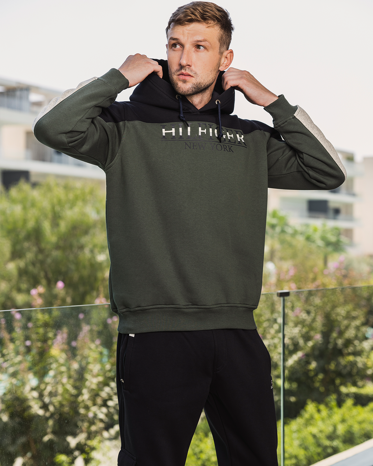 HILFIGER NEW YORK بيجامه رجالي كابيشو طباعه علي الصدر