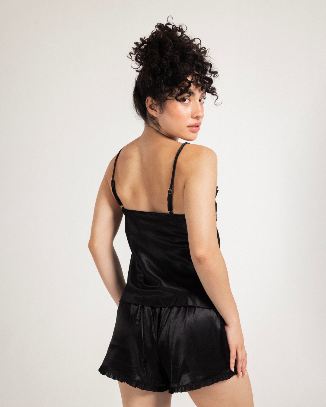 بيجاما شورت ساتان و حماله