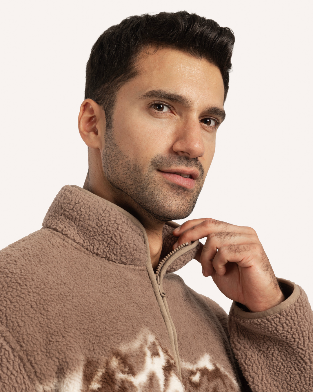 جاكيت للجنسين كم نص سوسته