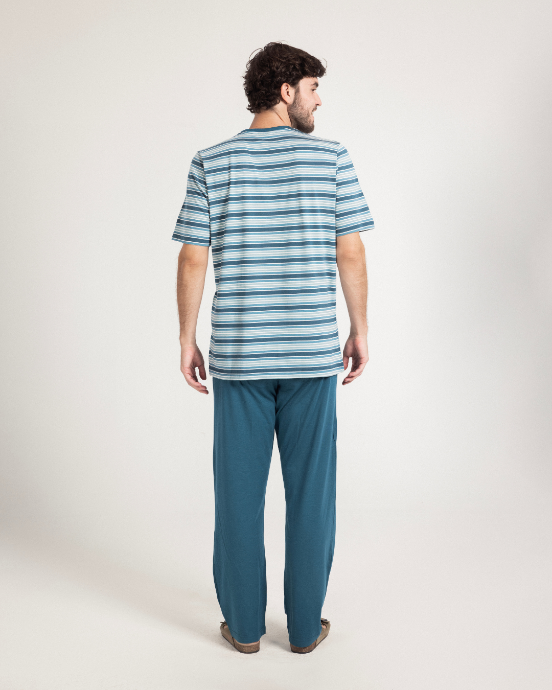 V بيجاما رجالى سترايبر نصف كم و بنطلون ساده