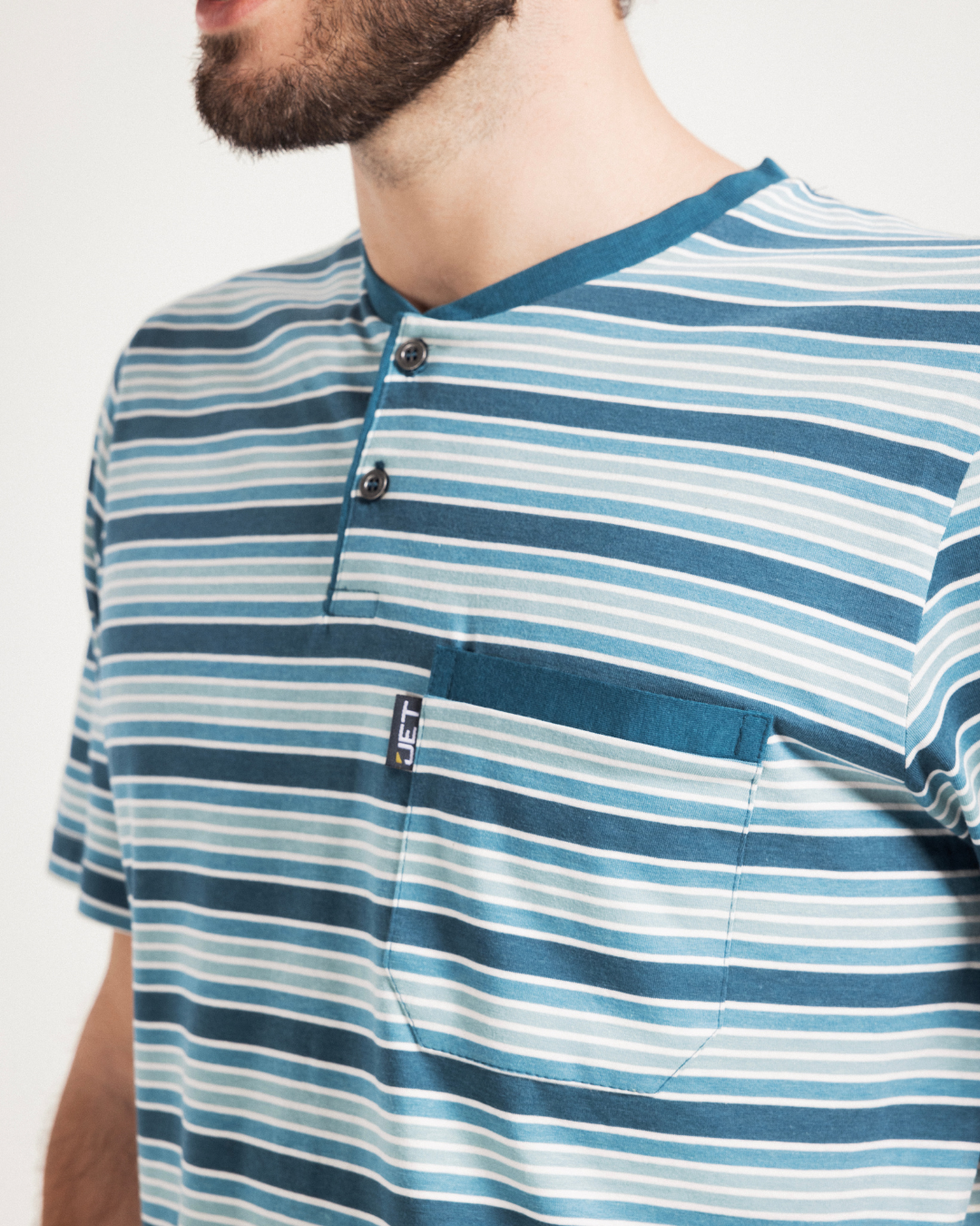 V بيجاما رجالى سترايبر نصف كم و بنطلون ساده