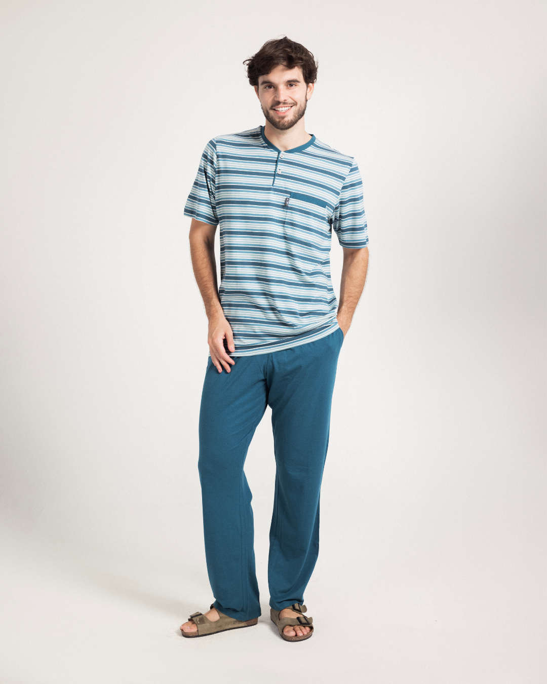 V بيجاما رجالى سترايبر نصف كم و بنطلون ساده