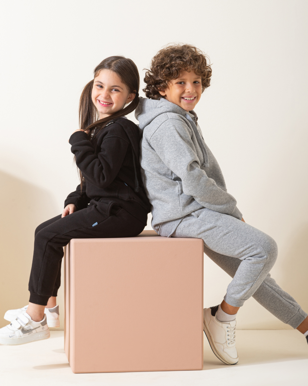 سويت شيرت بسوستة وكابشون تو اس