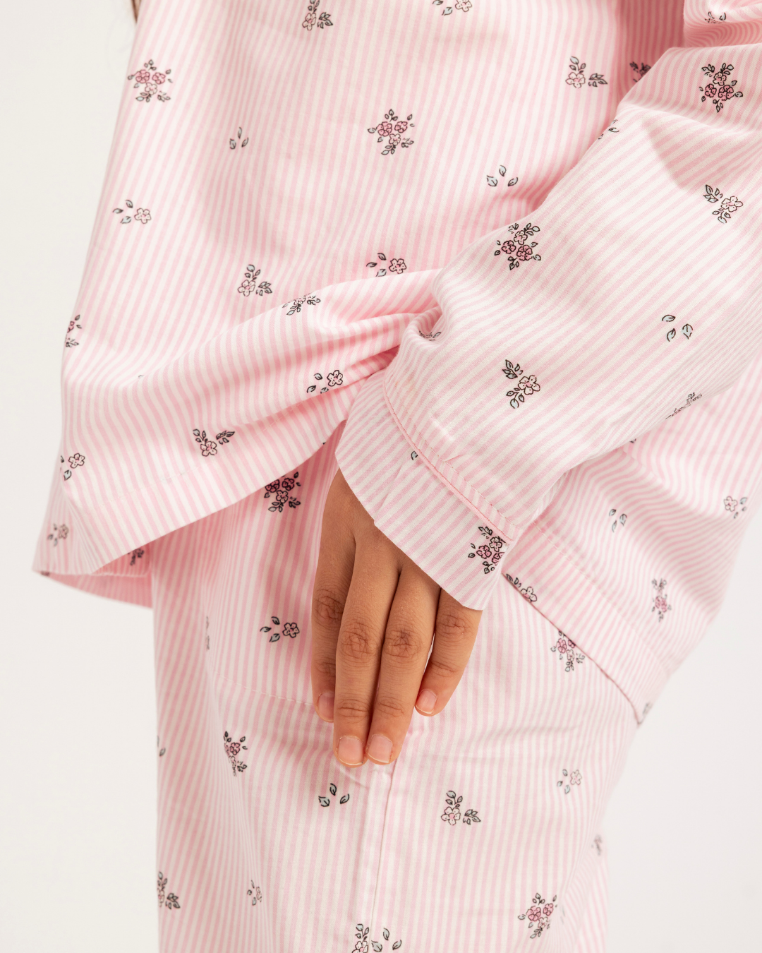 بيجاما بناتي بزراير خطوط و زهور