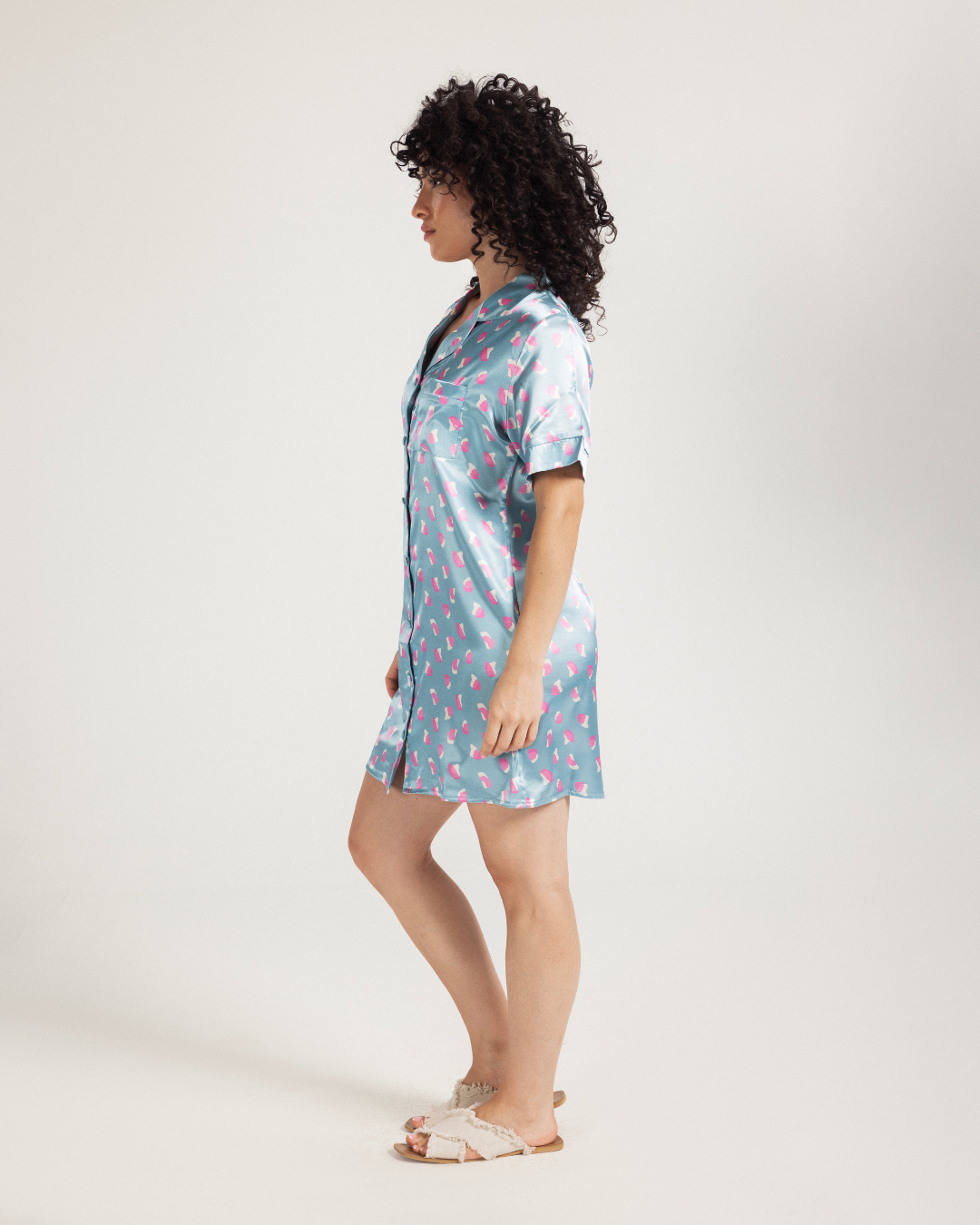 قميص حريمي ساتان بزراير أشكال