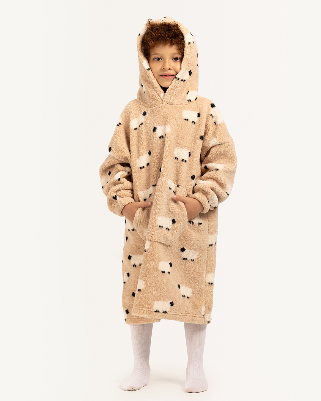 بطانية بأكمام و كابيشون الخروف السعيد